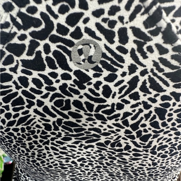 Lululemon Athletica Black and White Fitted Tank Top - Picture 6 of 6